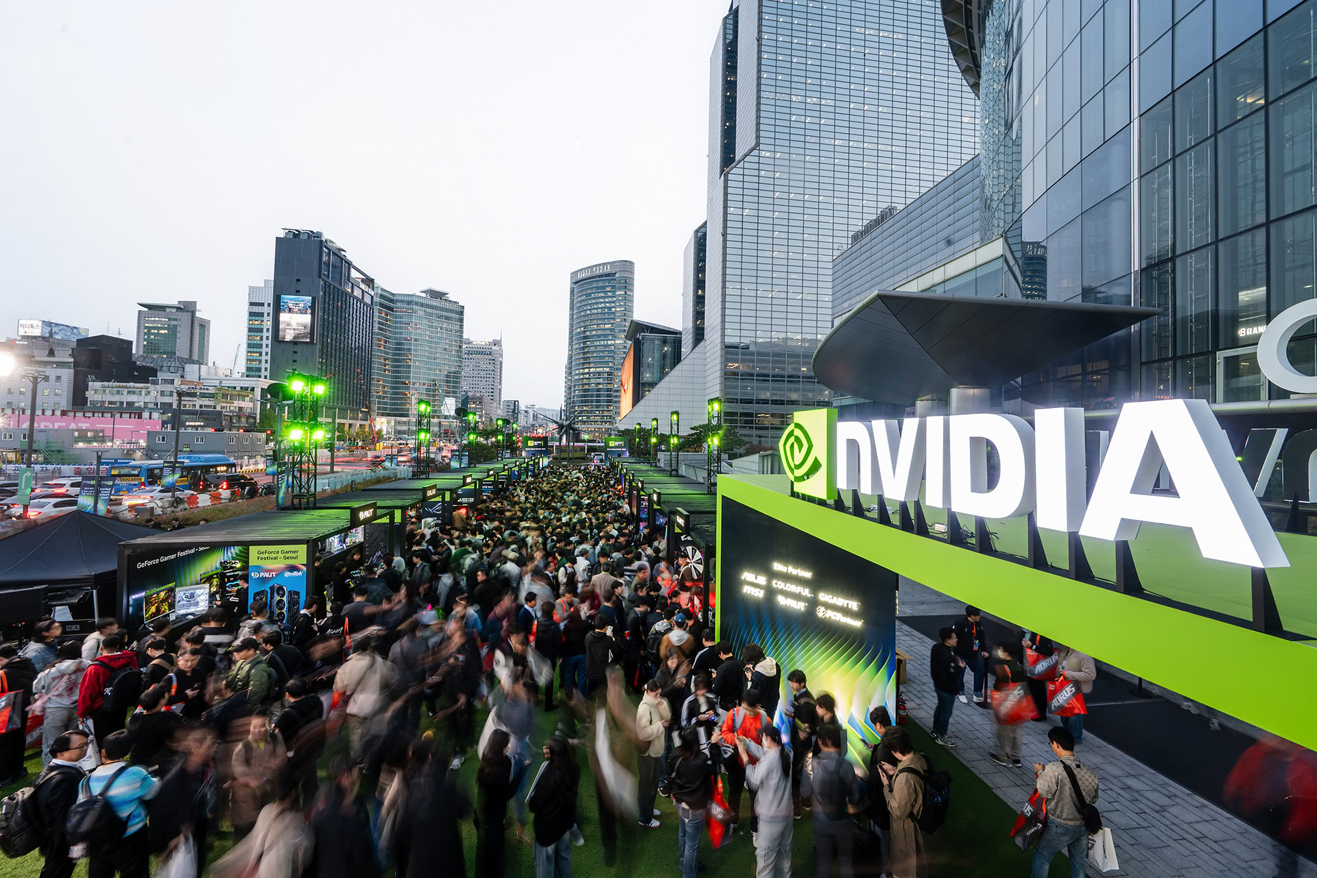\GEFORCE \26 — image 31